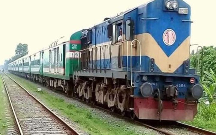 ট্রেনের ইঞ্জিন লাইনচ্যুত, জয়দেবপুর-ময়মনসিংহ রেল চলাচল বন্ধ